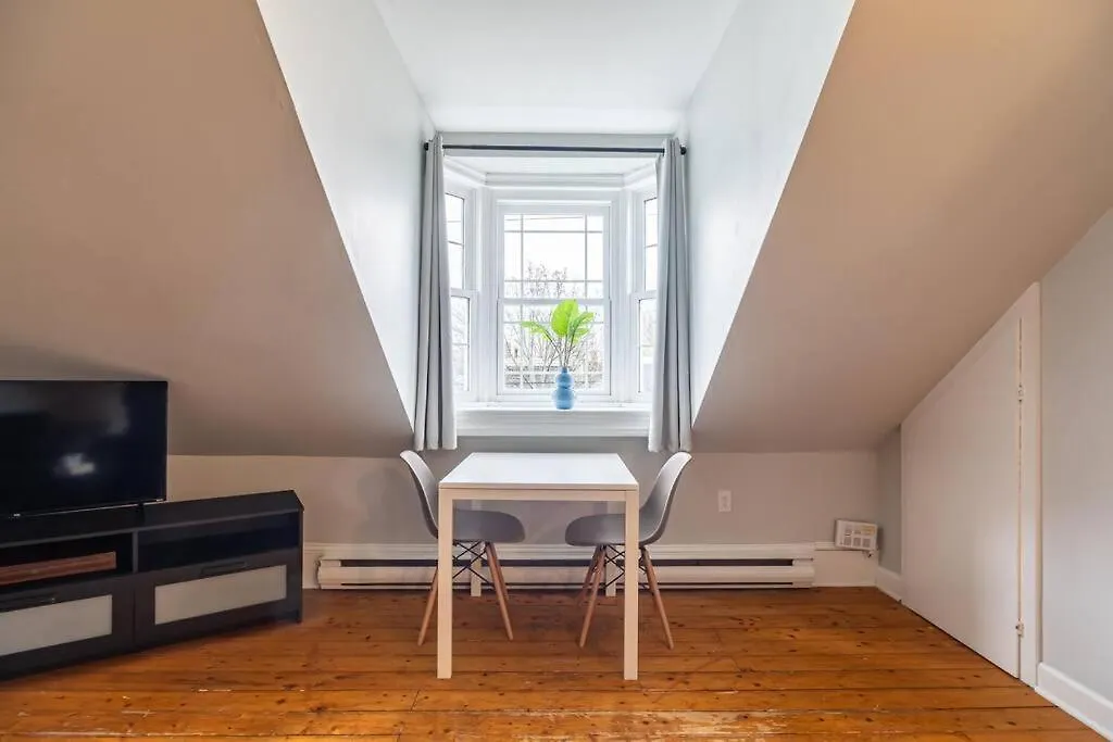 Sunny Loft #4, Historic Home Halifax