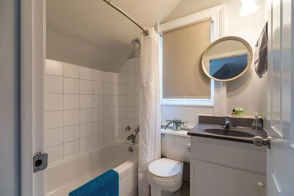 Sunny Loft #4, Historic Home Halifax Daire
